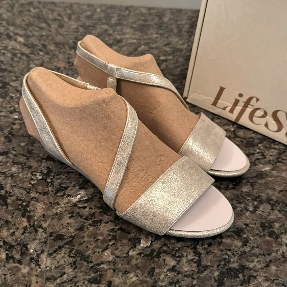 Life Stride Yasmine silver metallic wedge sandal NIB 6M